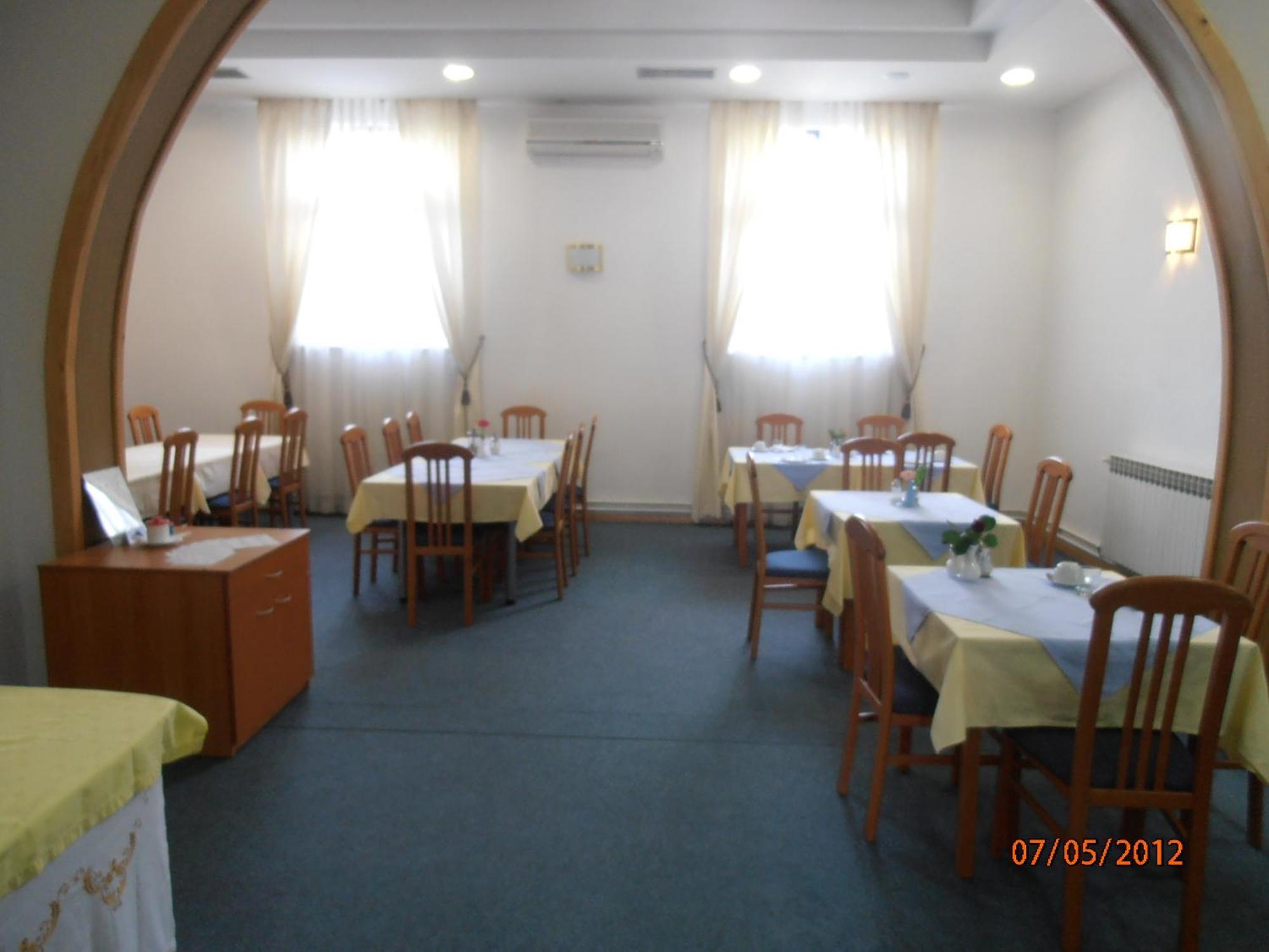 Hotel Metkovic Exterior photo