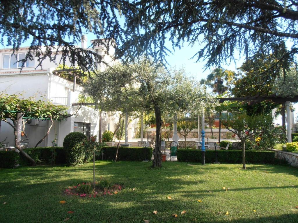 Hotel Metkovic Exterior photo