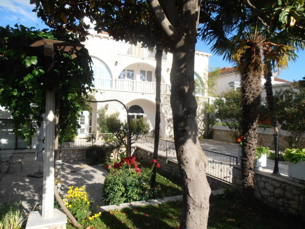Hotel Metkovic Exterior photo