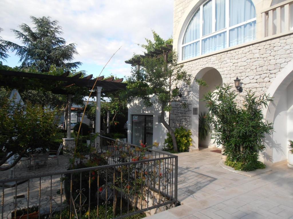 Hotel Metkovic Exterior photo