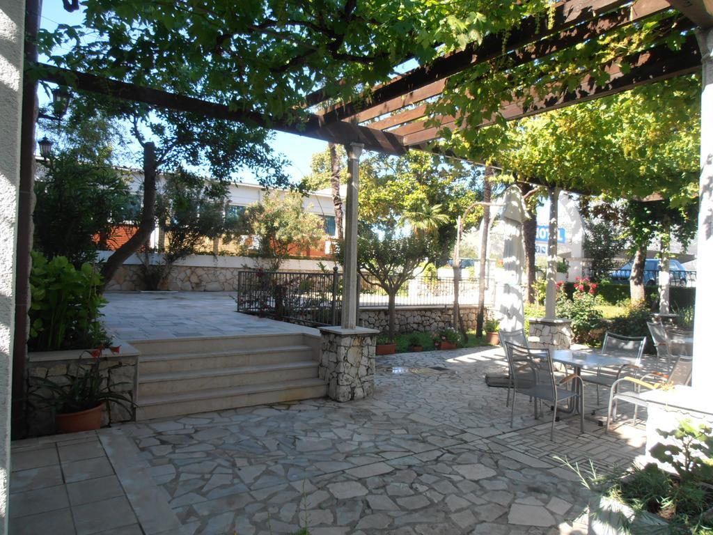 Hotel Metkovic Exterior photo