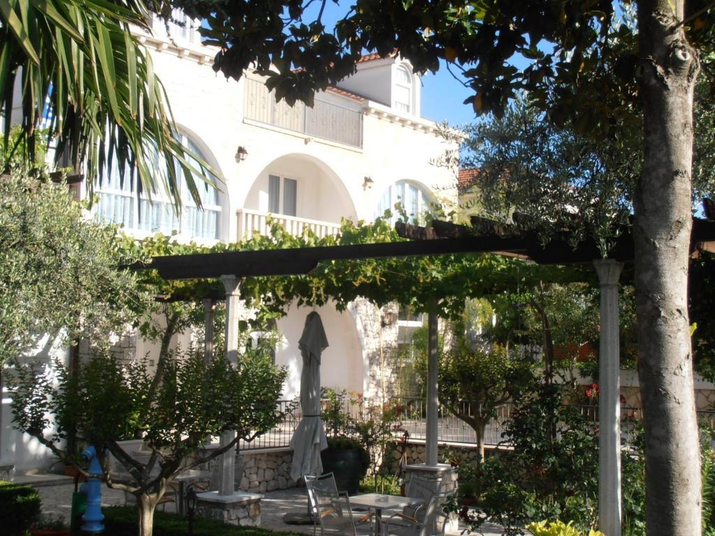 Hotel Metkovic Exterior photo